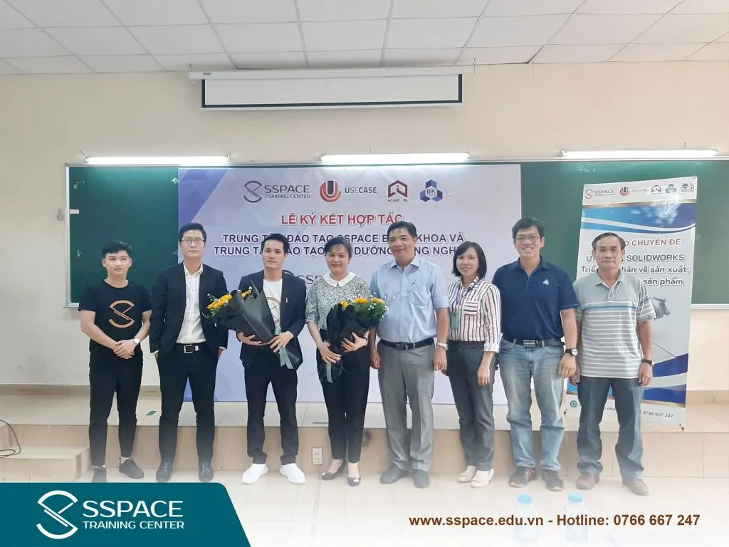 chụp ảnh kỉ niệm hợp tác