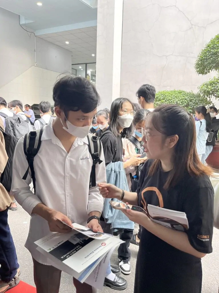 hoạt động sôi nổi tại sự kiện 4
