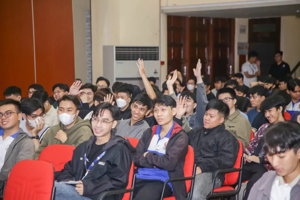 các bạn hưởng ứng nhiệt tình