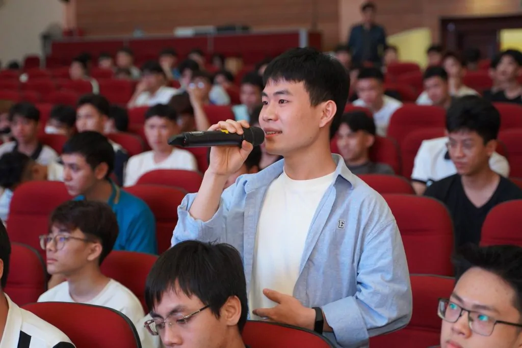 sinh viên hỏi