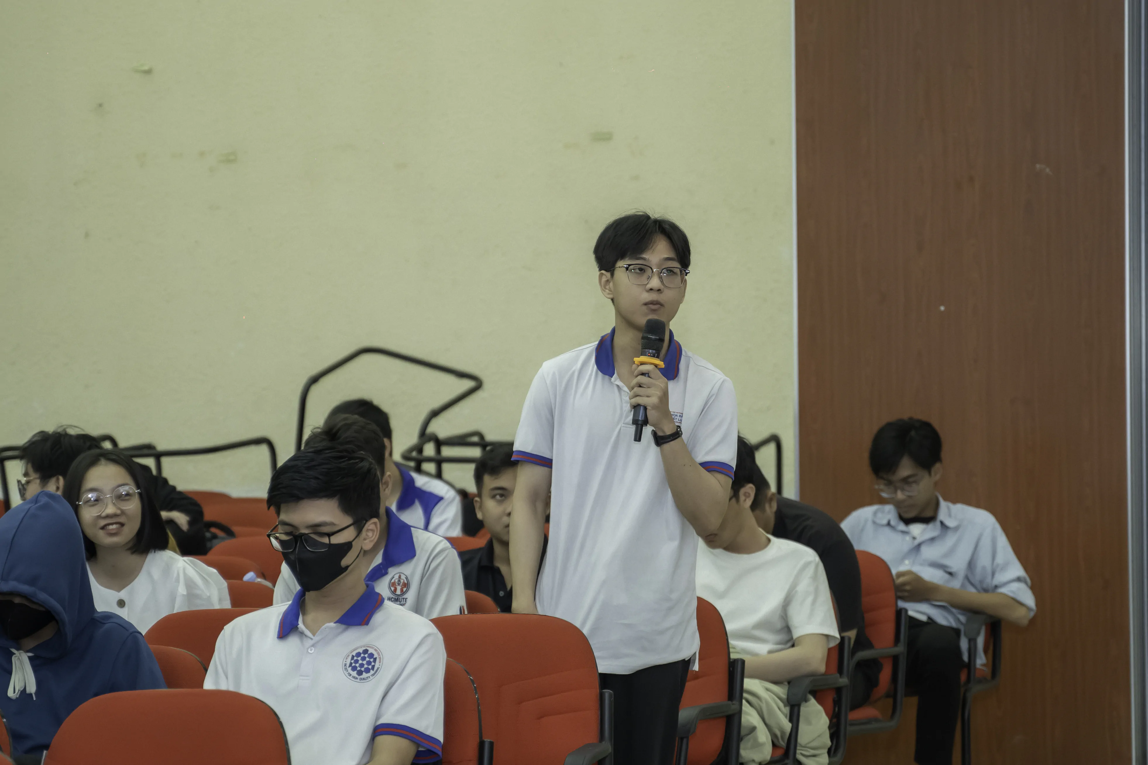 Sinh viên phát biểu ý kiến 2